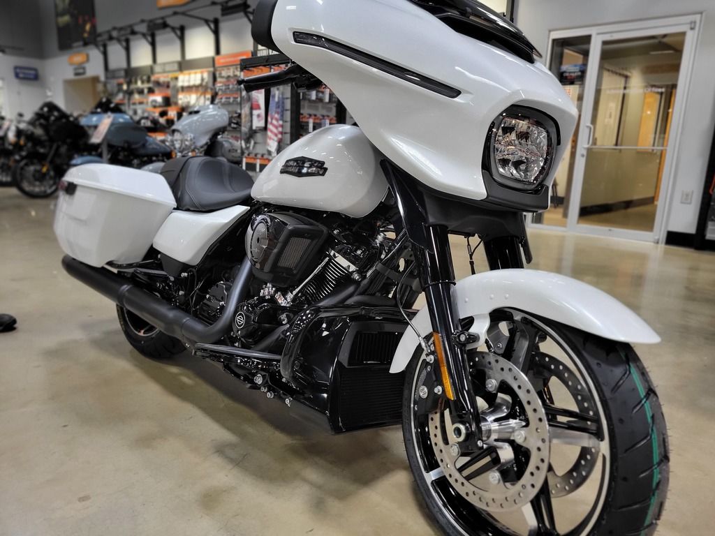 2024 FLHX - Street Glide  B613086 - Click for larger photo