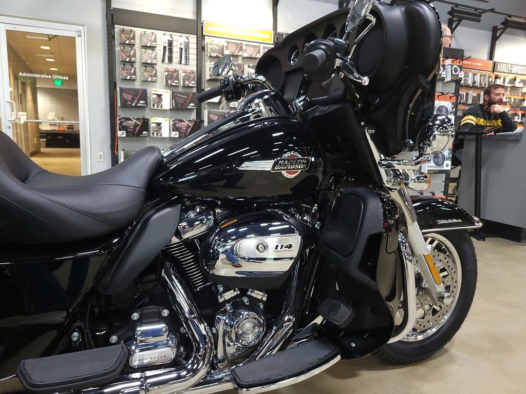 2024 FLHTCUTG - Tri Glide Ultra  B854198 - Click for larger photo