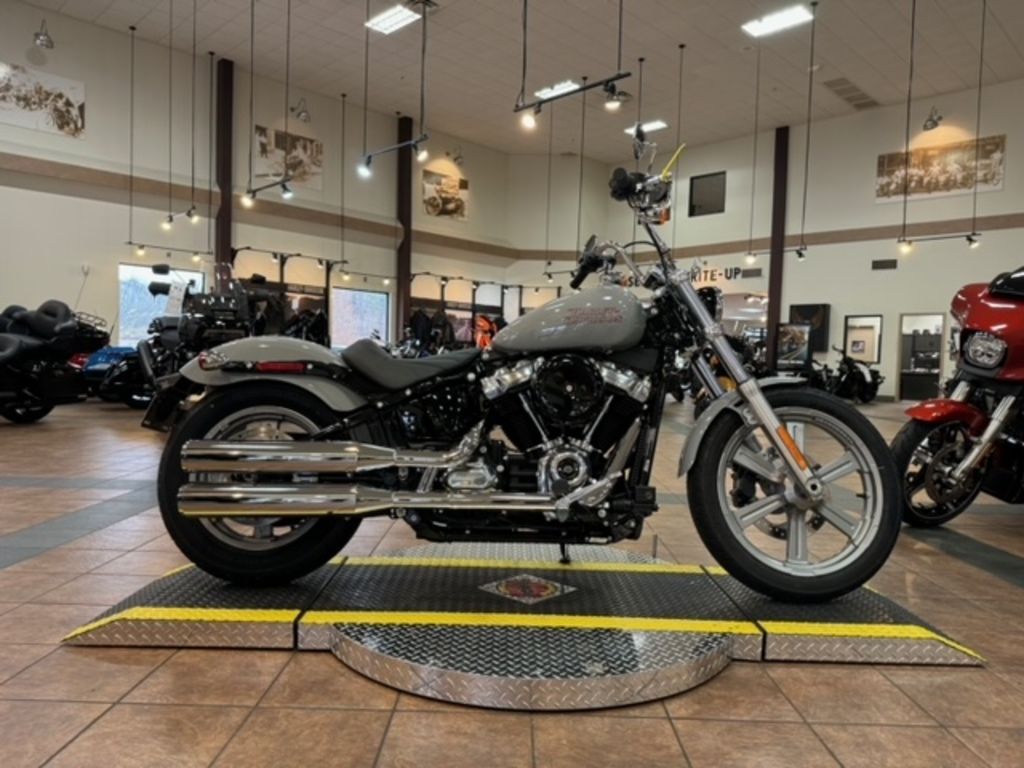 2024 FXST - Softail Standard  016638 - Click for larger photo