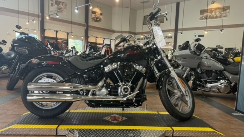 2024 FXST - Softail Standard  017933 - Click for larger photo