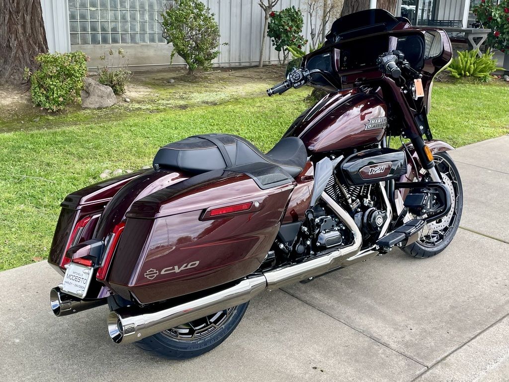 2024 FLHXSE - CVO Street Glide  952052 - Click for larger photo