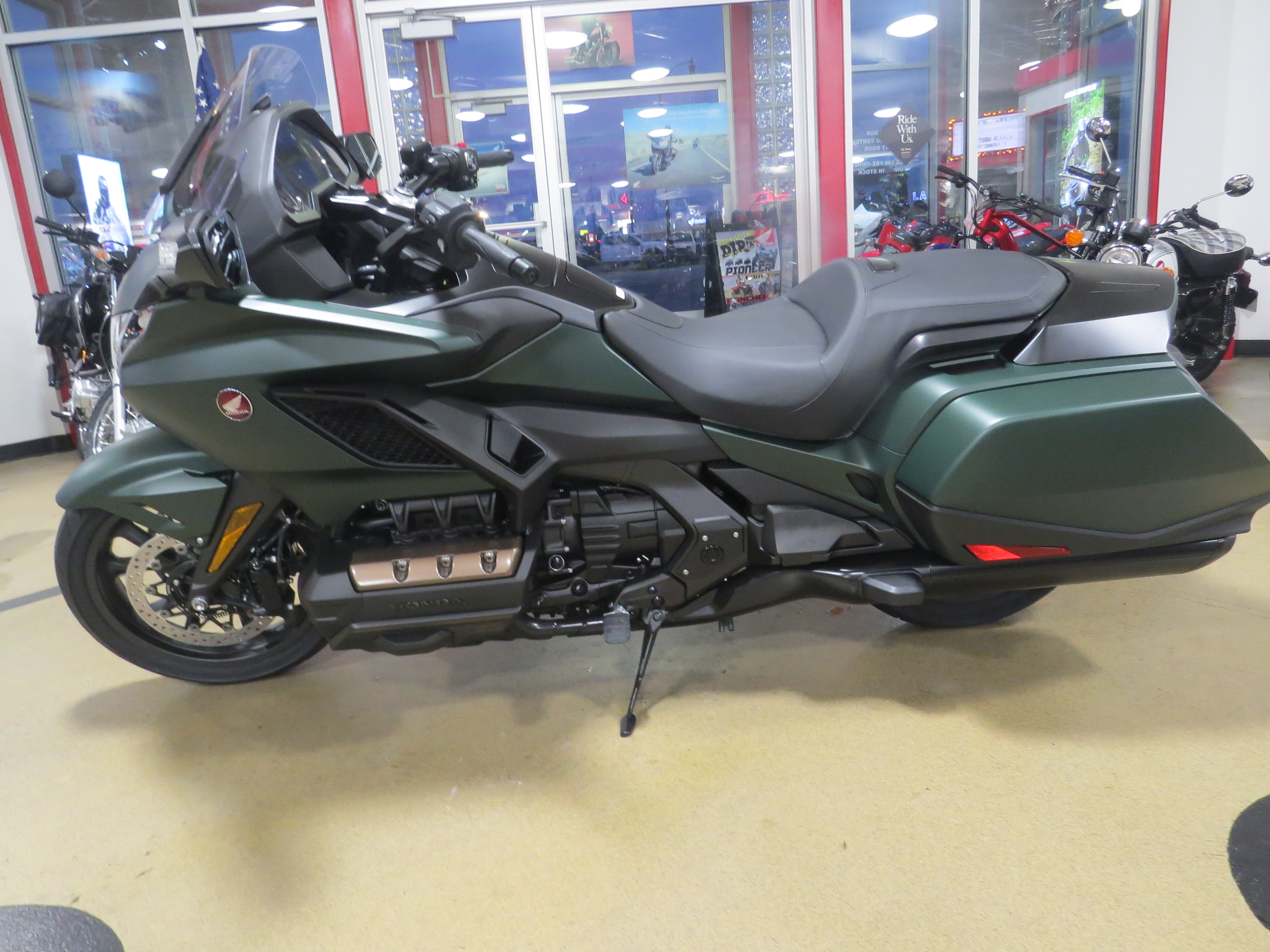 2024 Gold Wing Automatic DCT Gold Wing Automatic DCT H00064 - Click for larger photo