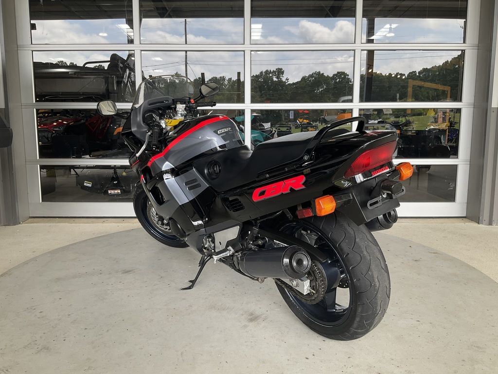1993 CBR 1000  H00174 - Click for larger photo