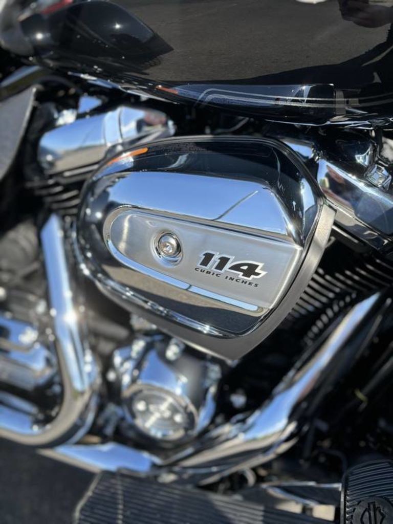 2024 FLHTCUTG - Tri Glide Ultra  24069 - Click for larger photo
