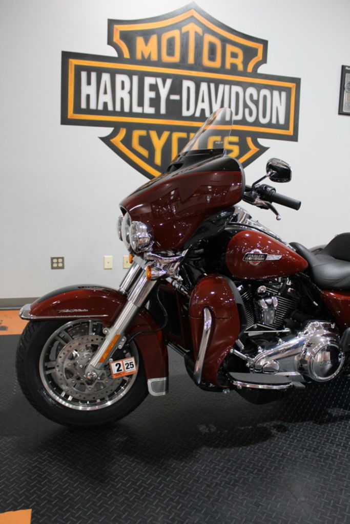 2024 FLHTCUTG - Tri Glide Ultra  5503 - Click for larger photo