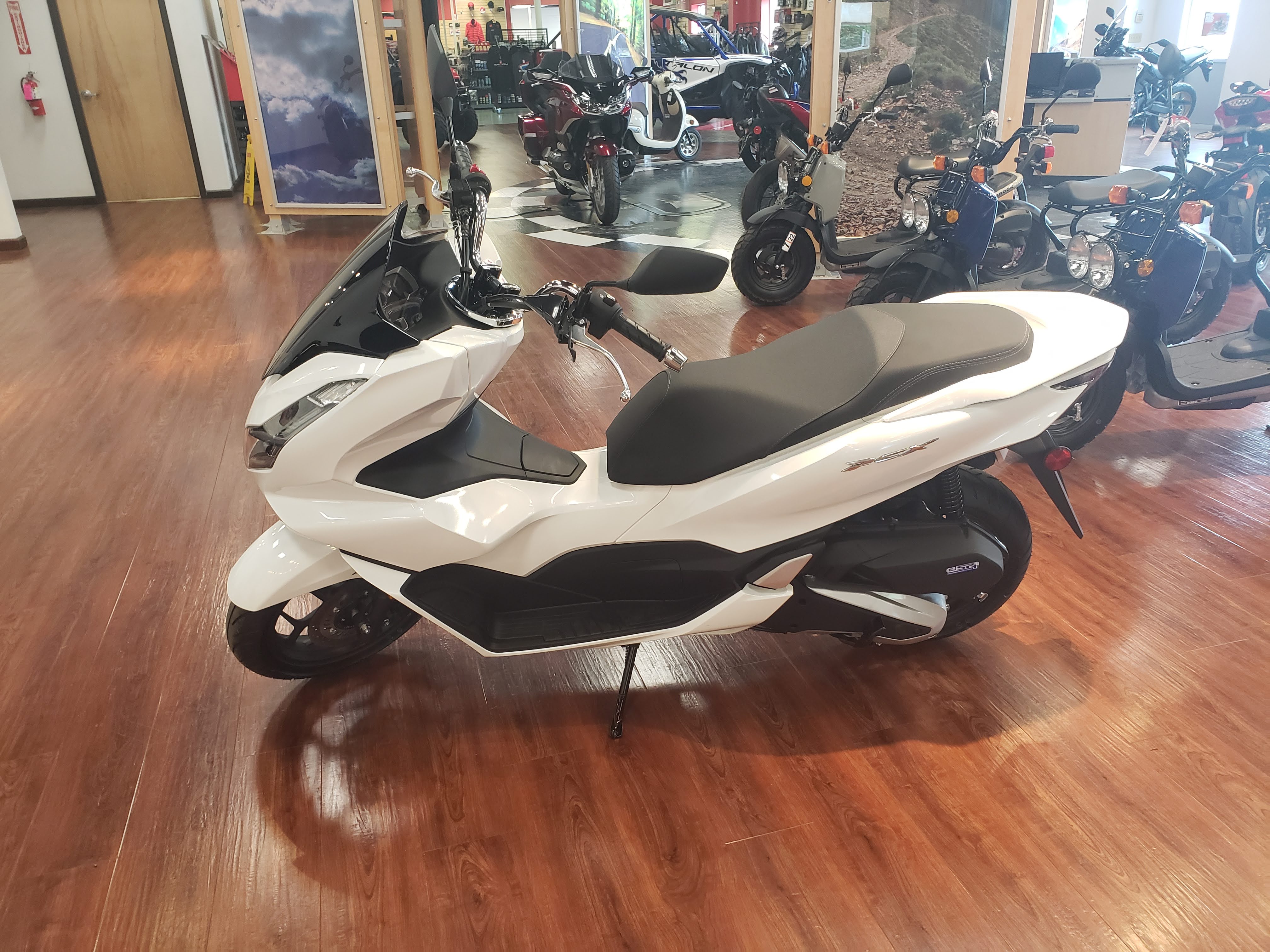 2022 PCX150 PCX150 H100937 - Click for larger photo