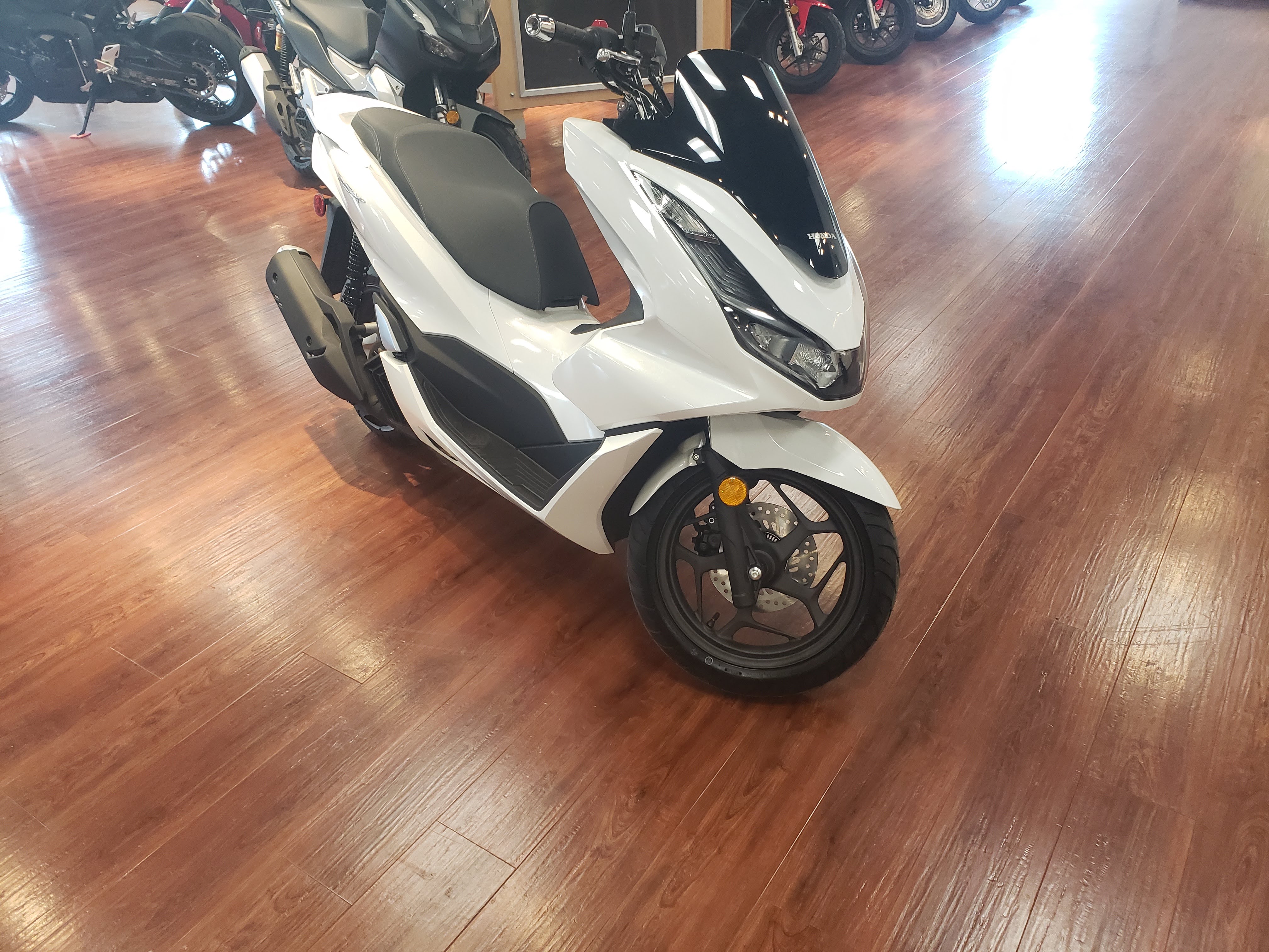 2022 PCX150 PCX150 H100937 - Click for larger photo