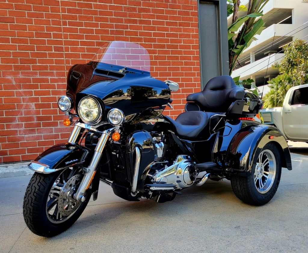 2024 FLHTCUTG - Tri Glide Ultra  84426823 - Click for larger photo