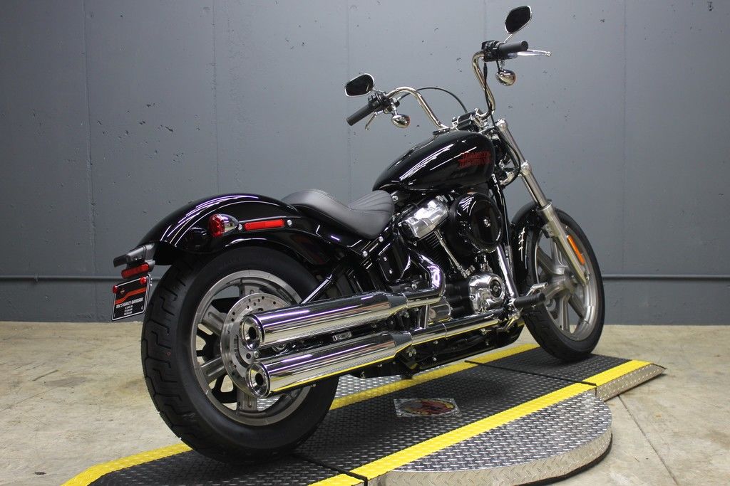 2024 FXST - Softail Standard  020025ND - Click for larger photo