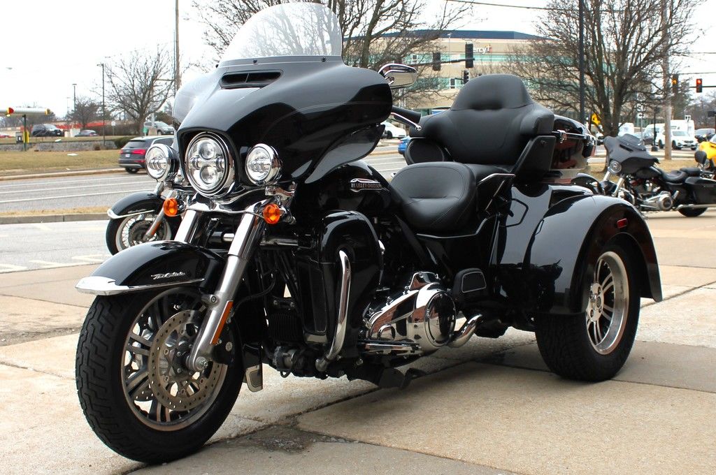 2020 FLHTCUTG - Tri Glide Ultra  855778UD - Click for larger photo