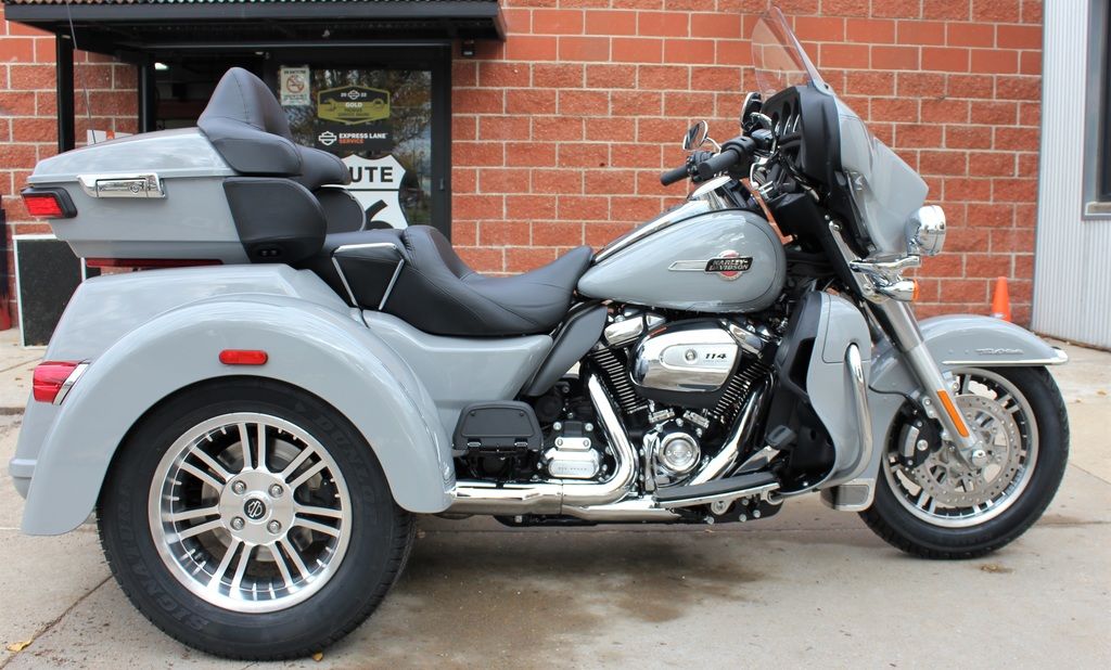 2024 FLHTCUTG - Tri Glide Ultra  857717ND - Click for larger photo