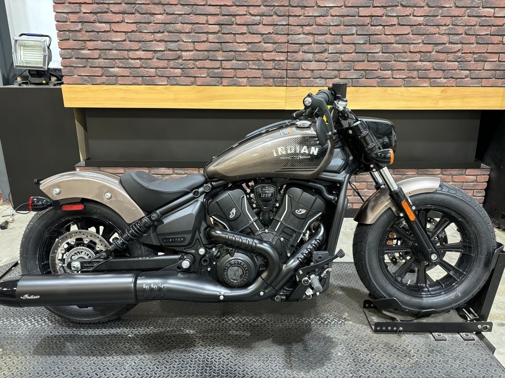 2025 Scout Bobber Limited +Tech Nara Bronze M  15426160 - Click for larger photo