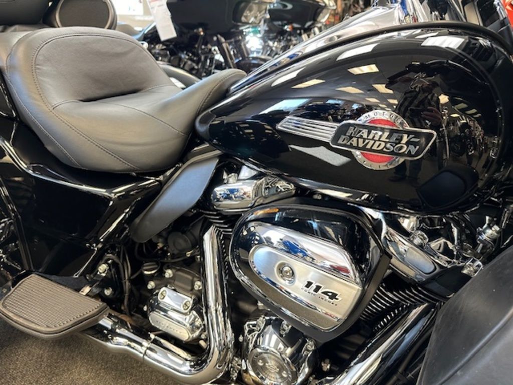 2024 FLHTCUTG - Tri Glide Ultra  1HD1MAF1XR - Click for larger photo