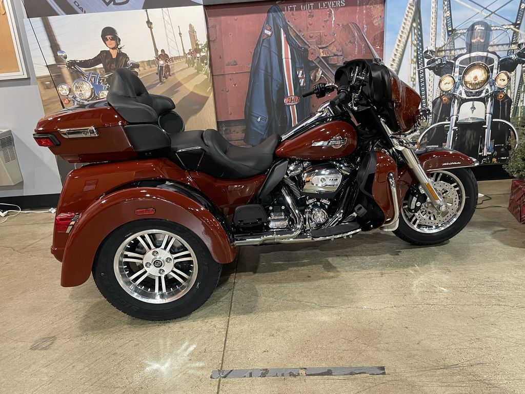 2024 FLHTCUTG - Tri Glide Ultra  853912 - Click for larger photo