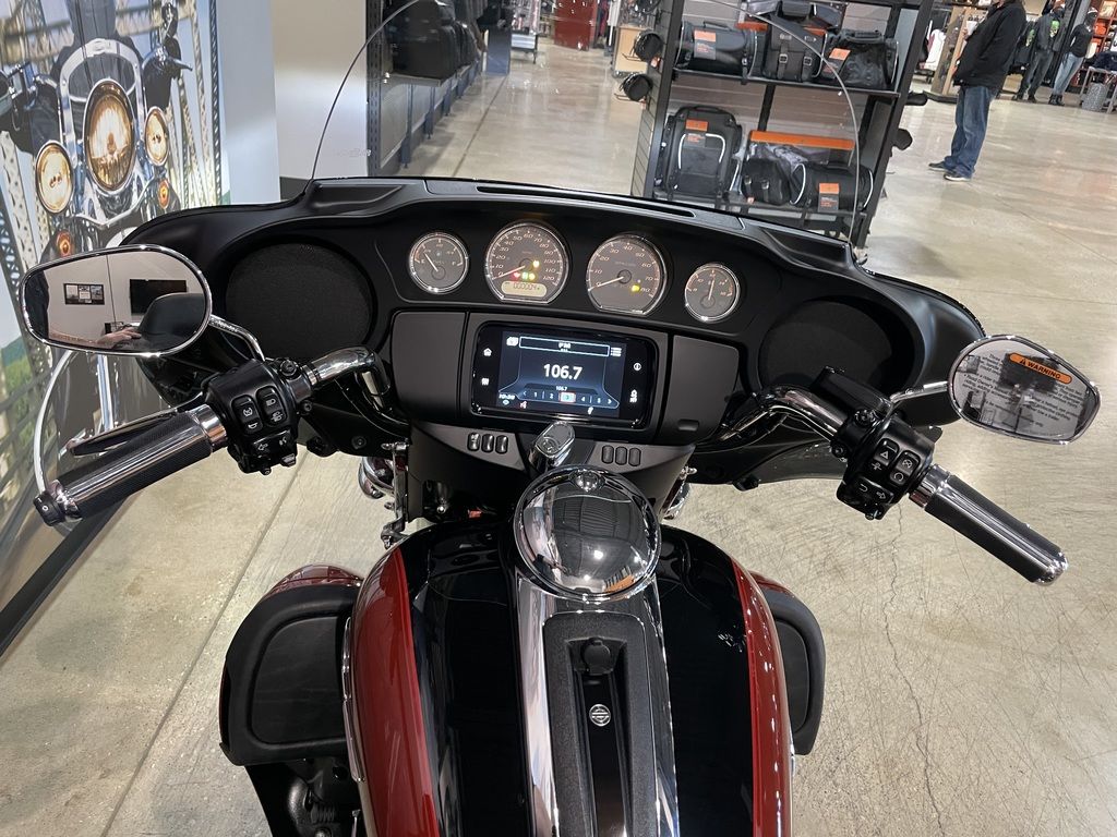 2024 FLHTCUTG - Tri Glide Ultra  852810A - Click for larger photo