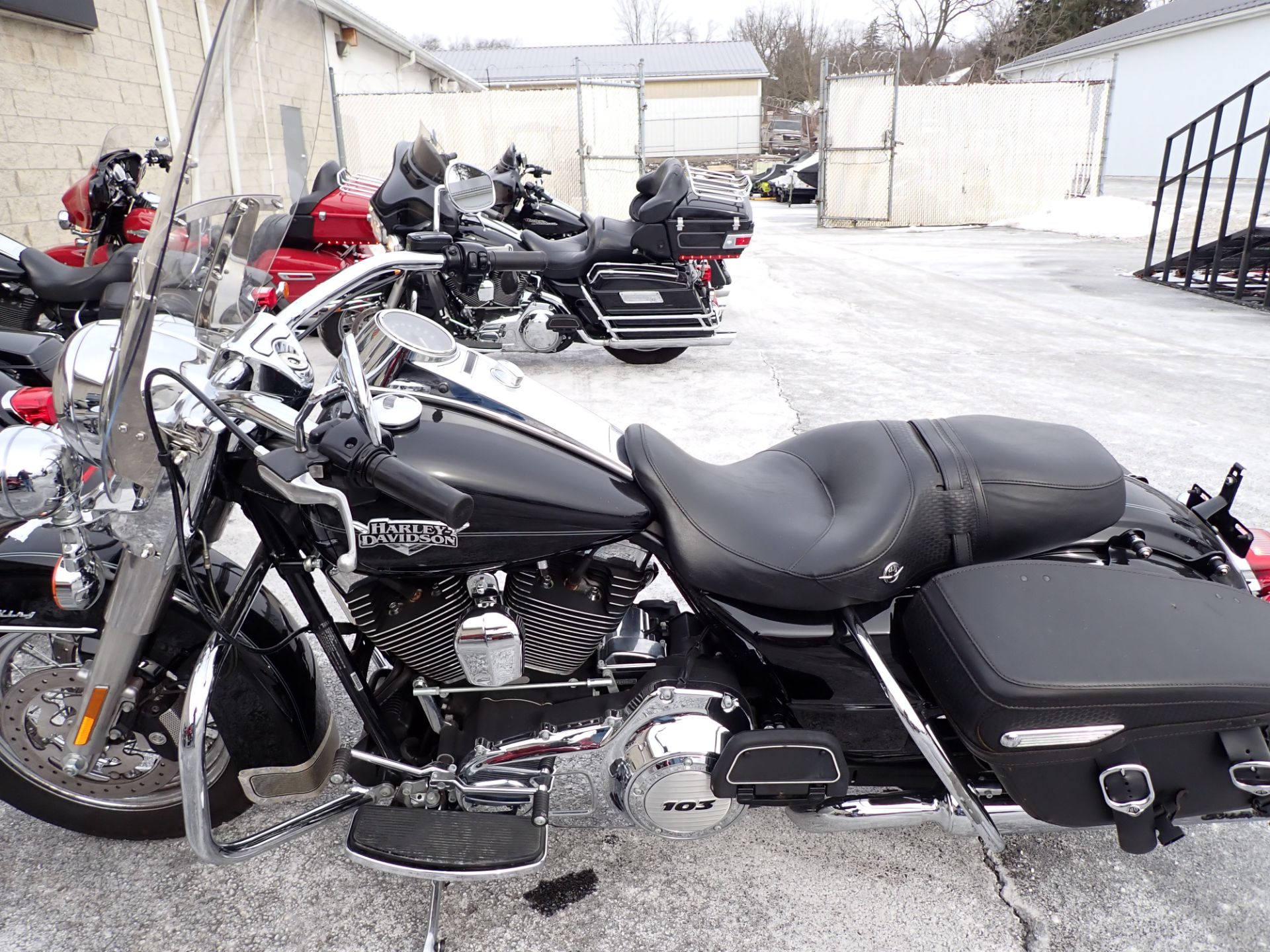 2011 Road King&#174; Classic Road King&#174; Classic UM24012 - Click for larger photo