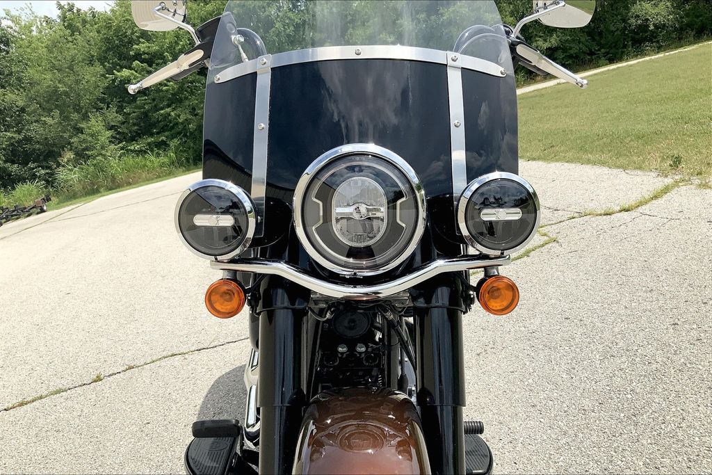 2019 FLHC - Softail Heritage Classic  054333 - Click for larger photo
