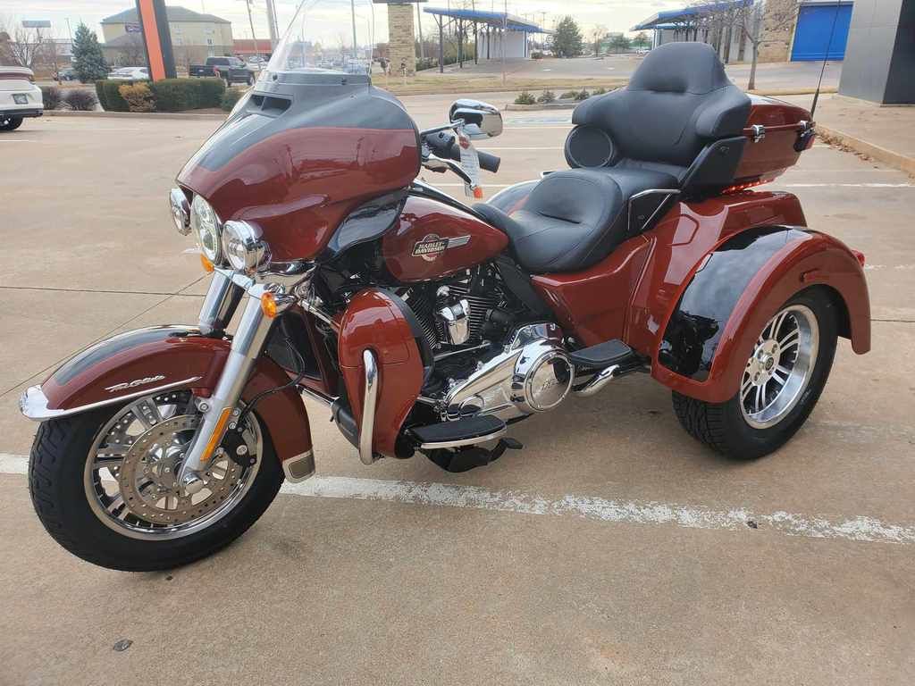 2024 FLHTCUTG - Tri Glide Ultra  850748 - Click for larger photo