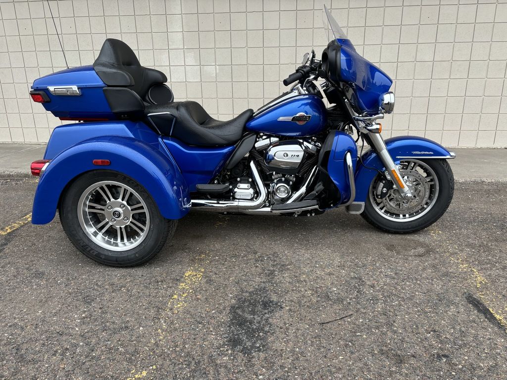 2024 FLHTCUTG - Tri Glide Ultra  852072 - Click for larger photo