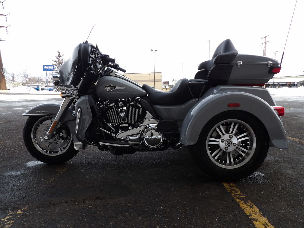 2024 FLHTCUTG - Tri Glide Ultra  854806 - Click for larger photo