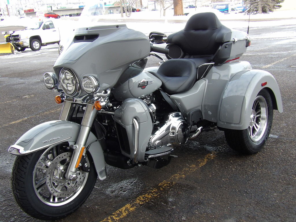 2024 FLHTCUTG - Tri Glide Ultra  854806 - Click for larger photo