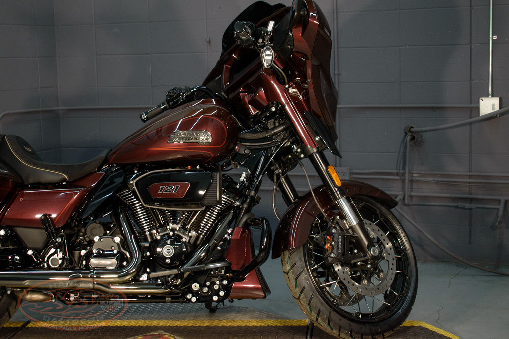2024 FLHXSE - CVO Street Glide  953833 - Click for larger photo
