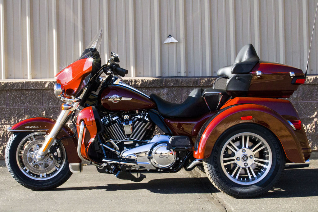 2024 FLHTCUTG - Tri Glide Ultra  854100 - Click for larger photo