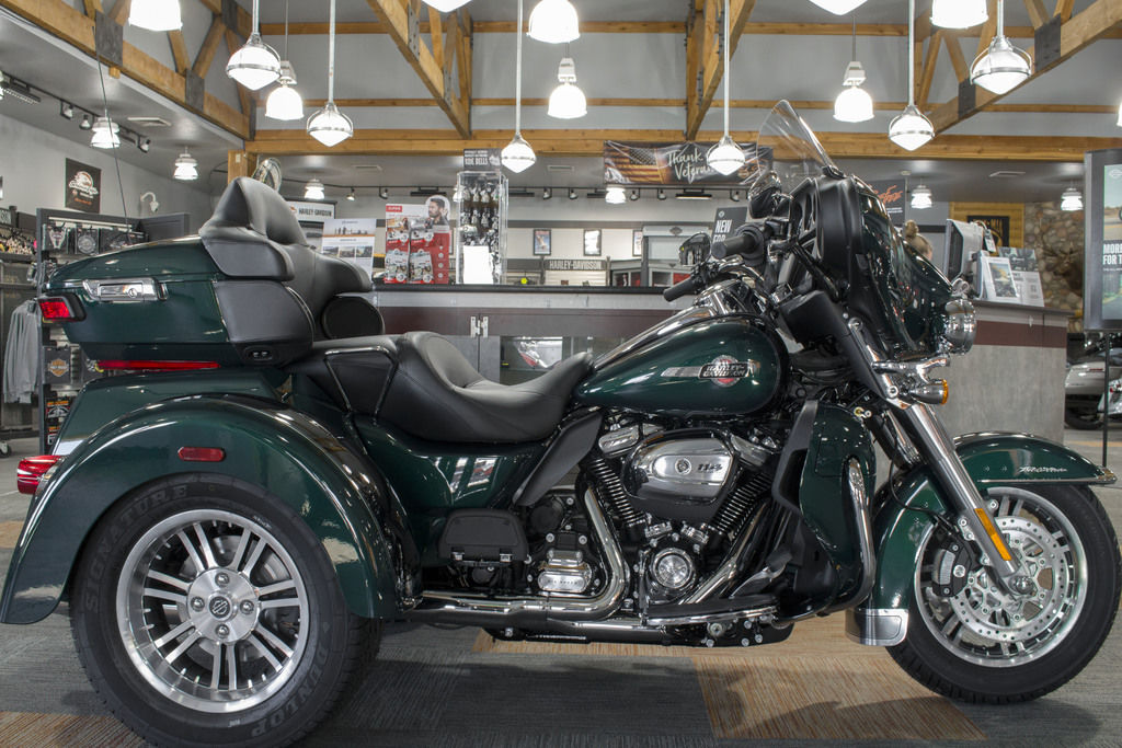 2024 FLHTCUTG - Tri Glide Ultra  853026 - Click for larger photo