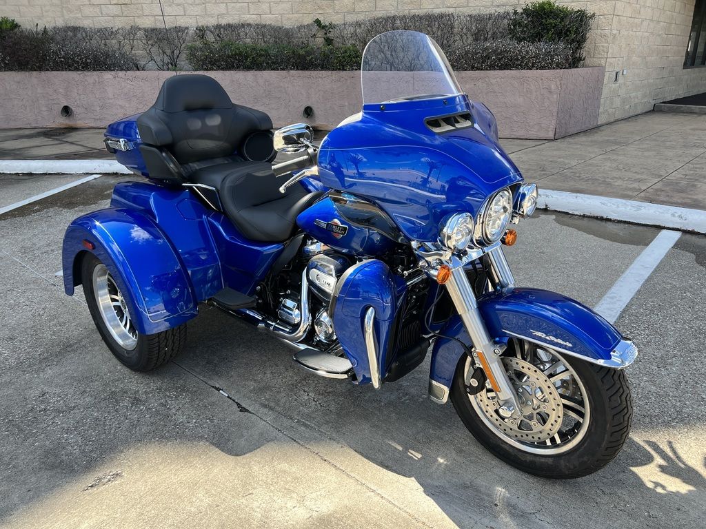 2024 FLHTCUTG - Tri Glide Ultra  855121H - Click for larger photo