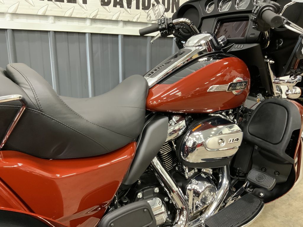 2024 FLHTCUTG - Tri Glide Ultra  854148 - Click for larger photo