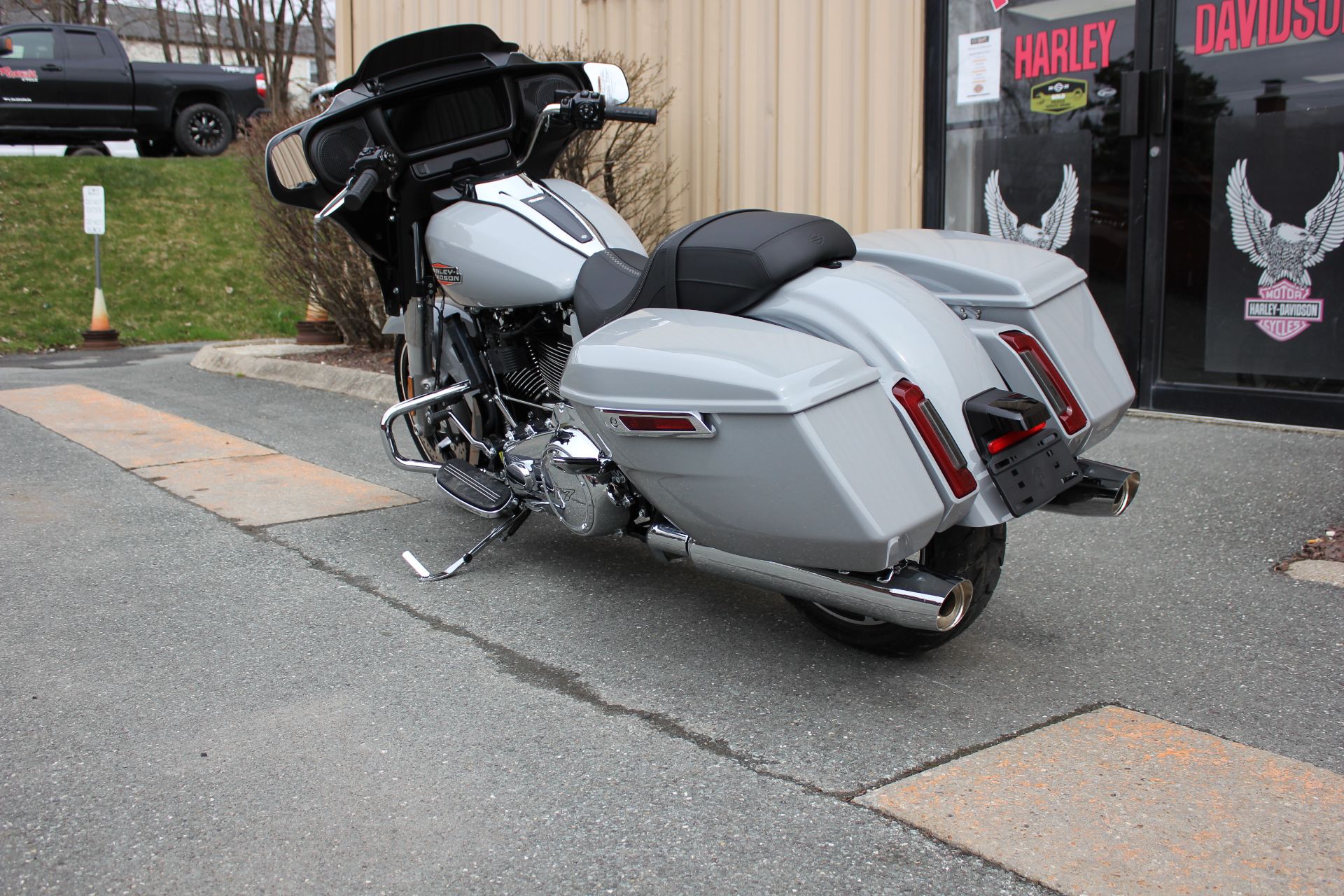 2024 Street Glide&#174; Street Glide&#174; 636084 - Click for larger photo