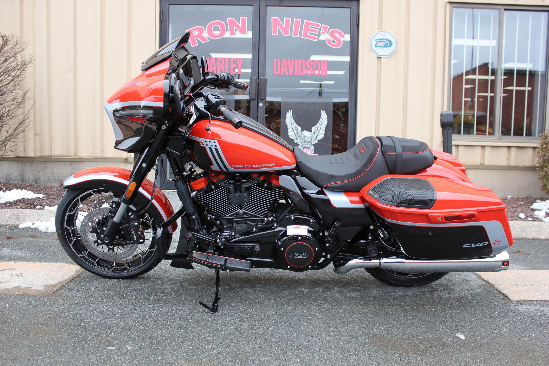 2024 CVO&#8482; Street Glide&#174; CVO&#8482; Street Glide&#174; 954884 - Click for larger photo