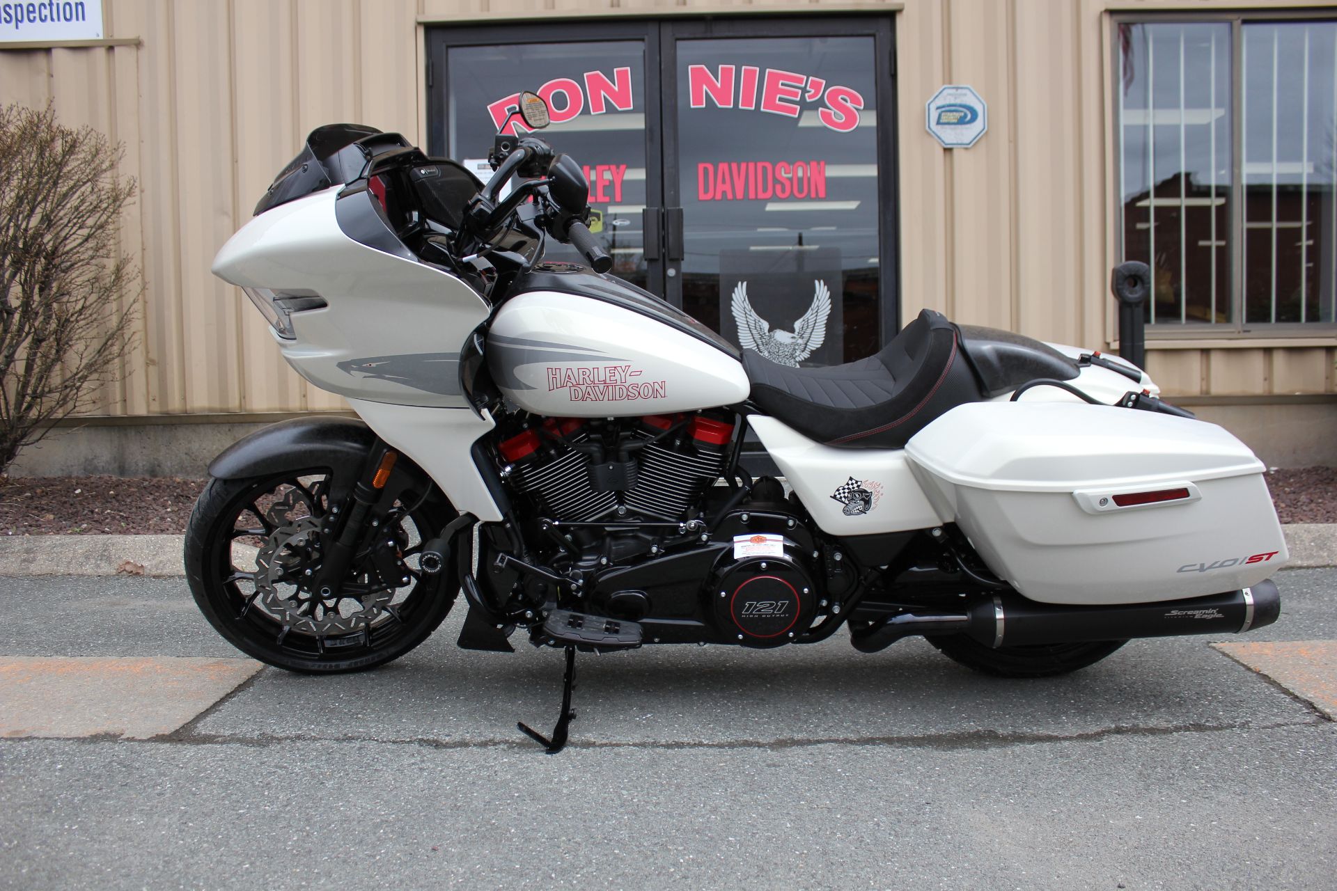 2024 CVO&#8482; Road Glide&#174; ST CVO&#8482; Road Glide&#174; ST 955995 - Click for larger photo