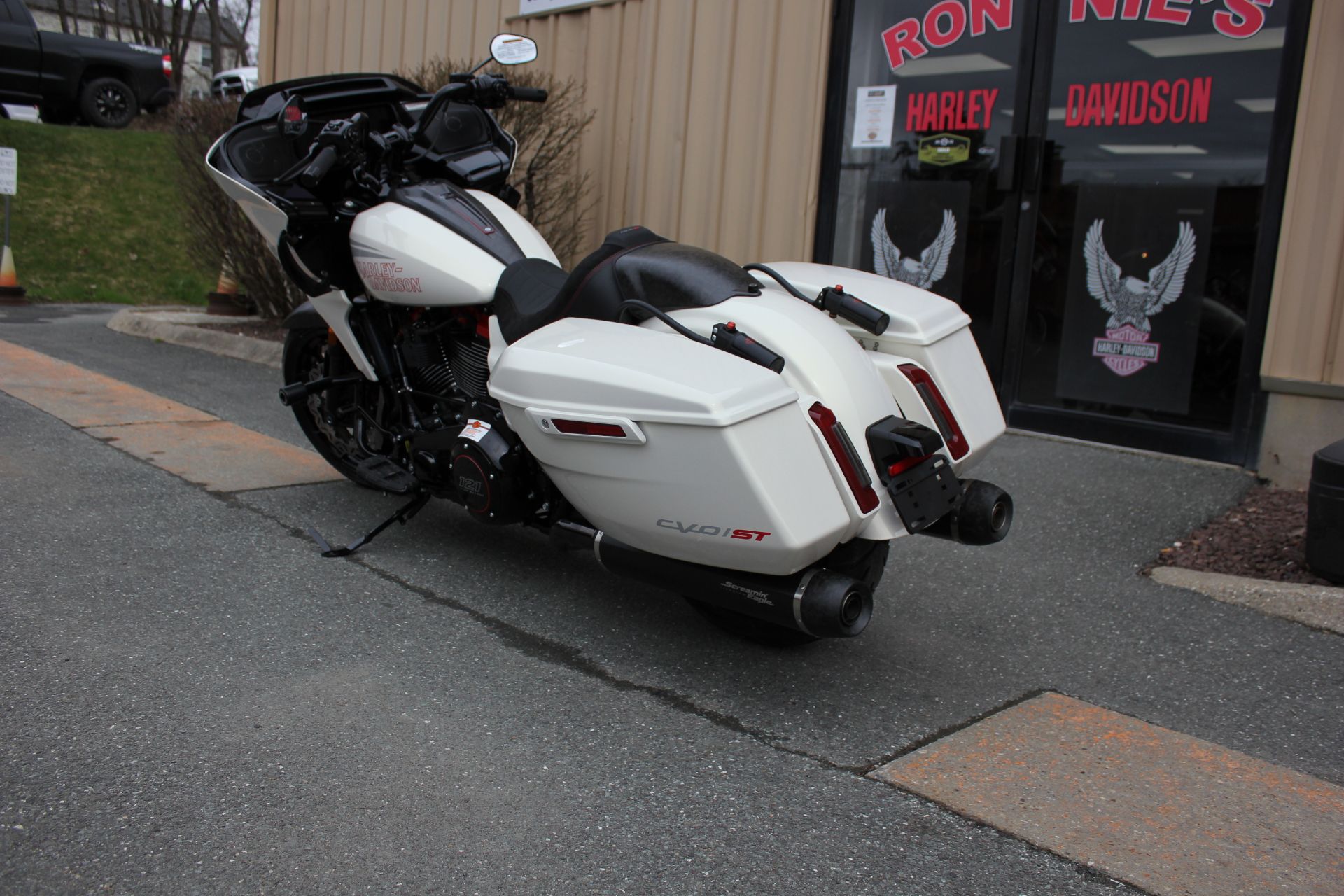 2024 CVO&#8482; Road Glide&#174; ST CVO&#8482; Road Glide&#174; ST 955995 - Click for larger photo
