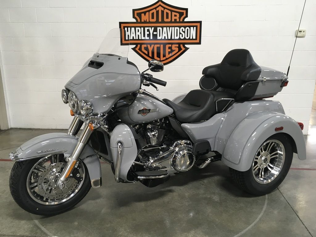 2024 FLHTCUTG - Tri Glide Ultra  N850050 - Click for larger photo