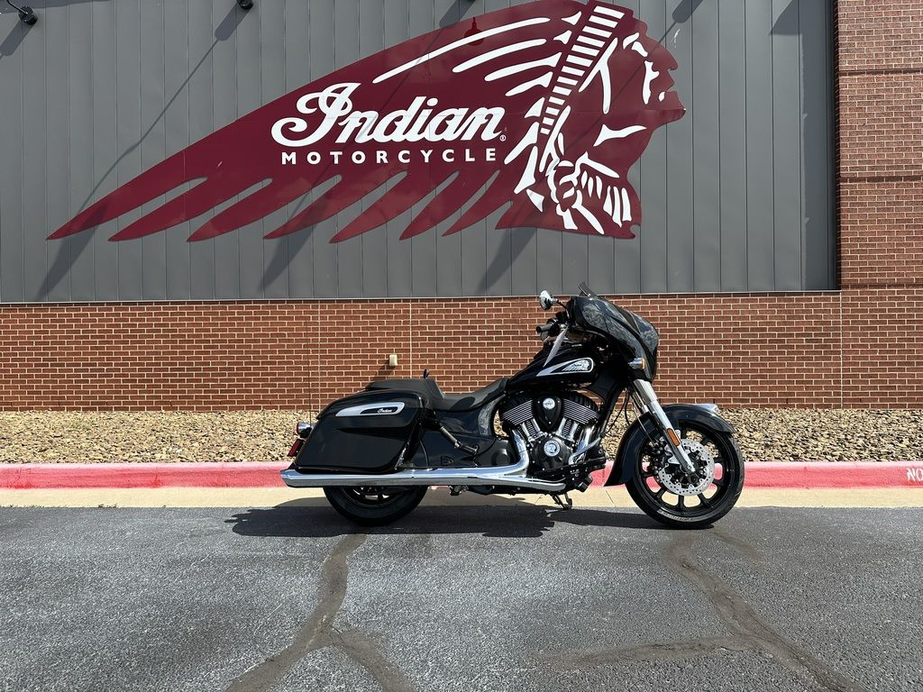 2024 Chieftain Black Metallic  3427569 - Click for larger photo