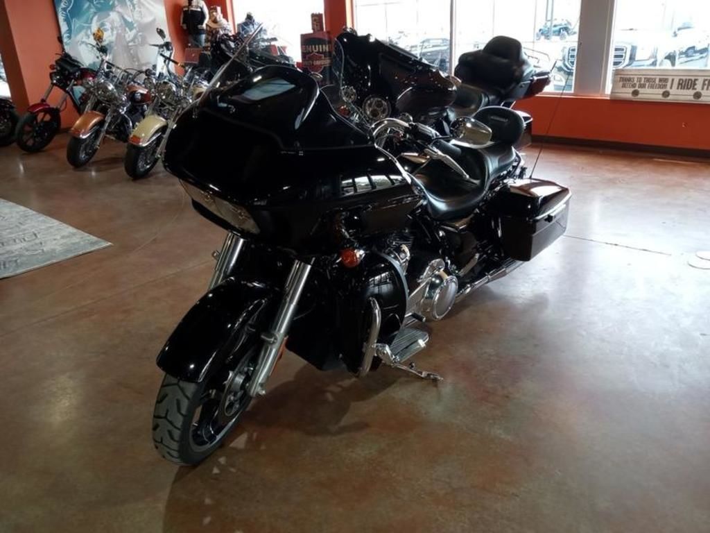 2017 FLTRXS - Road Glide Special  4HB670315 - Click for larger photo