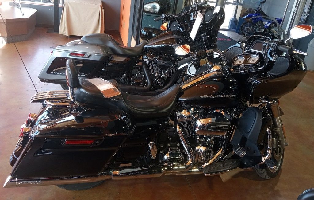 2017 FLTRXS - Road Glide Special  4HB670315 - Click for larger photo