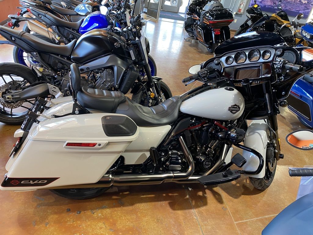2020 FLHXSE - CVO Street Glide  11LB954664 - Click for larger photo