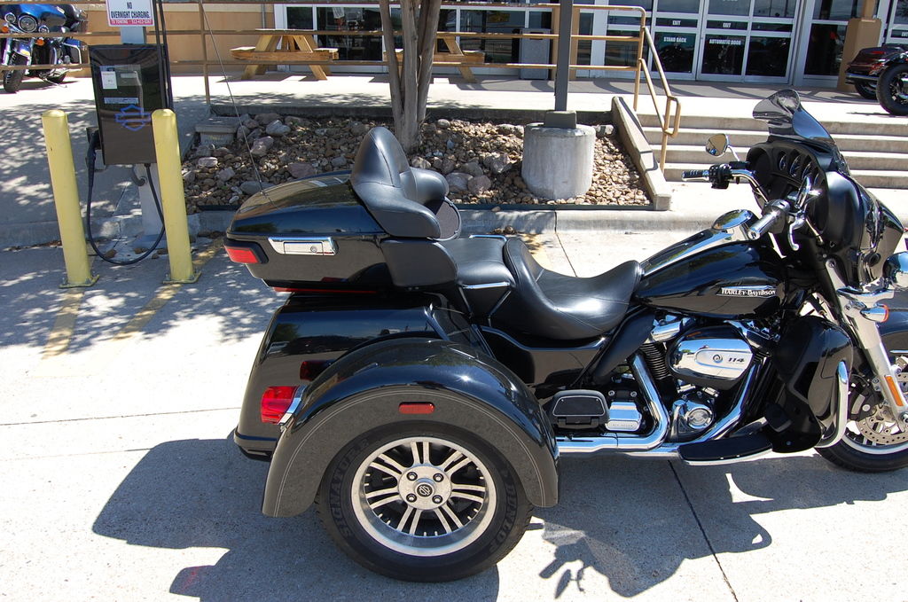 2020 FLHTCUTG - Tri Glide Ultra  854707T - Click for larger photo