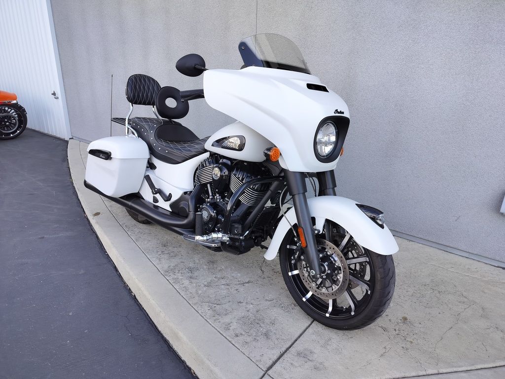 2019 Chieftain Dark Horse White Smoke  3376540 - Click for larger photo