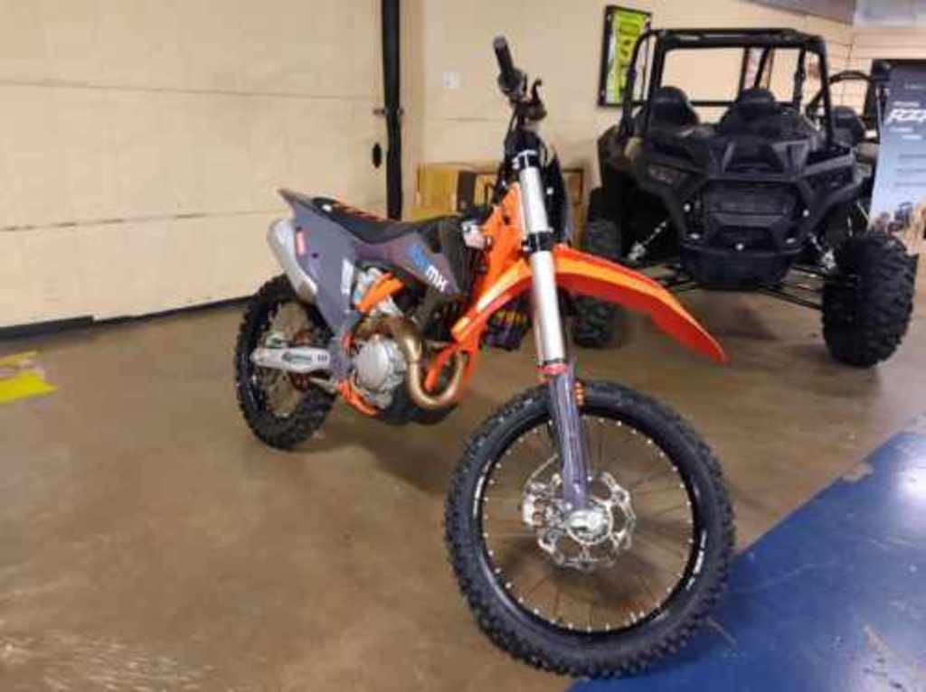 2022 450 SX-F  KTM37742 - Click for larger photo