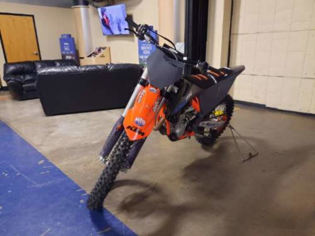 2022 450 SX-F  KTM37742 - Click for larger photo