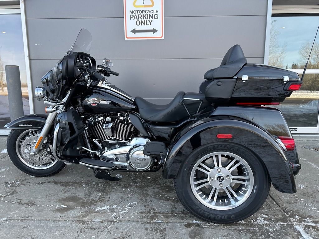 2024 FLHTCUTG - Tri Glide Ultra  N24-853815 - Click for larger photo