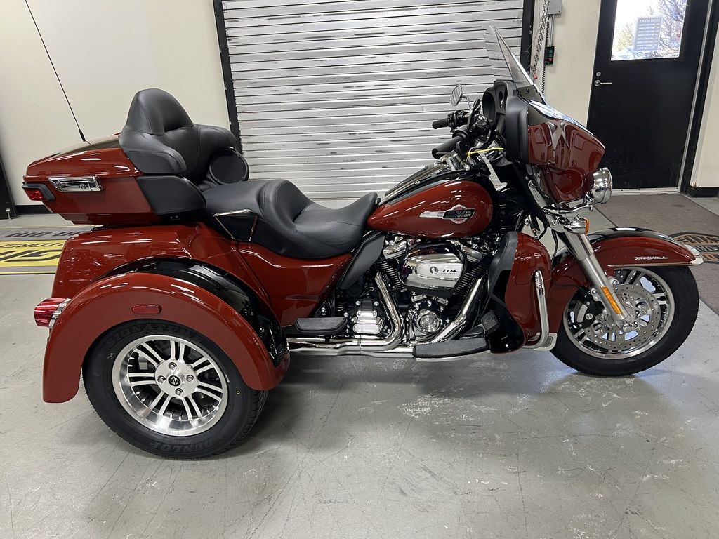 2024 FLHTCUTG - Tri Glide Ultra  850751 - Click for larger photo