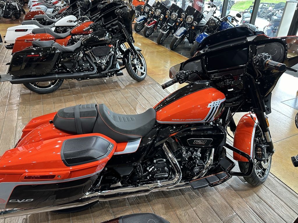 2024 FLHXSE - CVO Street Glide  1HD1PX613R - Click for larger photo