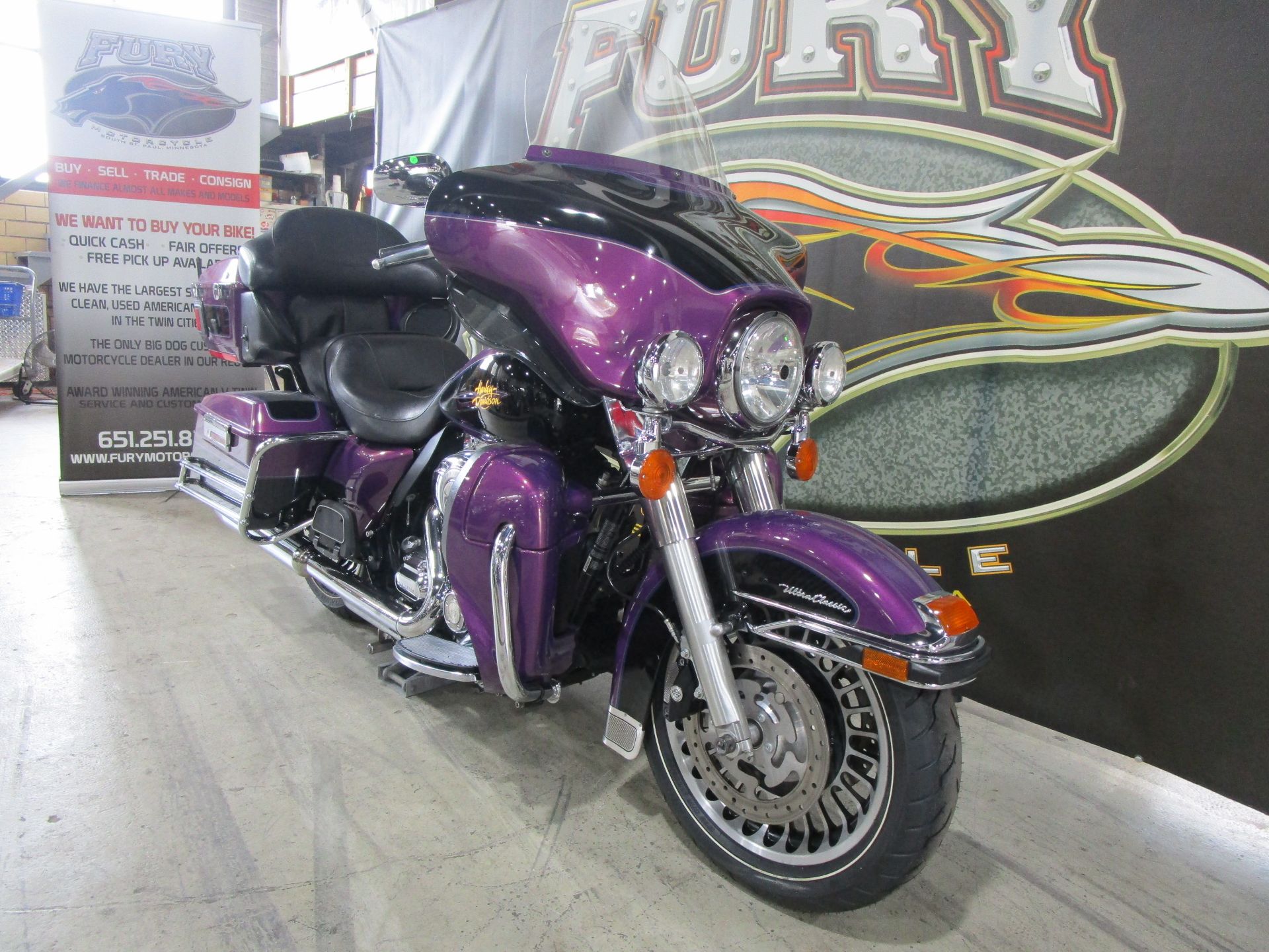 2011 Ultra Classic&#174; Electra Glide&#174; Ultra Classic&#174; Electra Glide&#174; M1825 - Click for larger photo