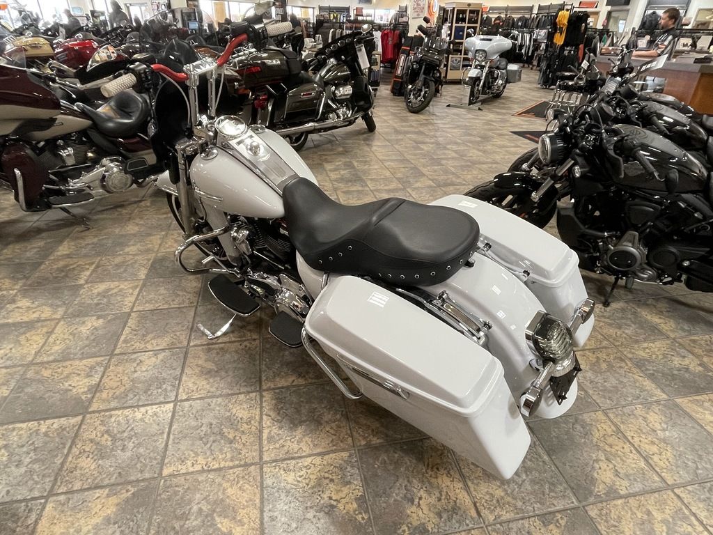 2020 FLHR - Road King  T06886 - Click for larger photo