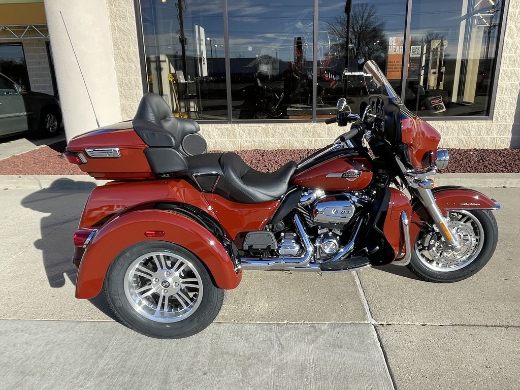 2024 FLHTCUTG - Tri Glide Ultra  0142858 - Click for larger photo