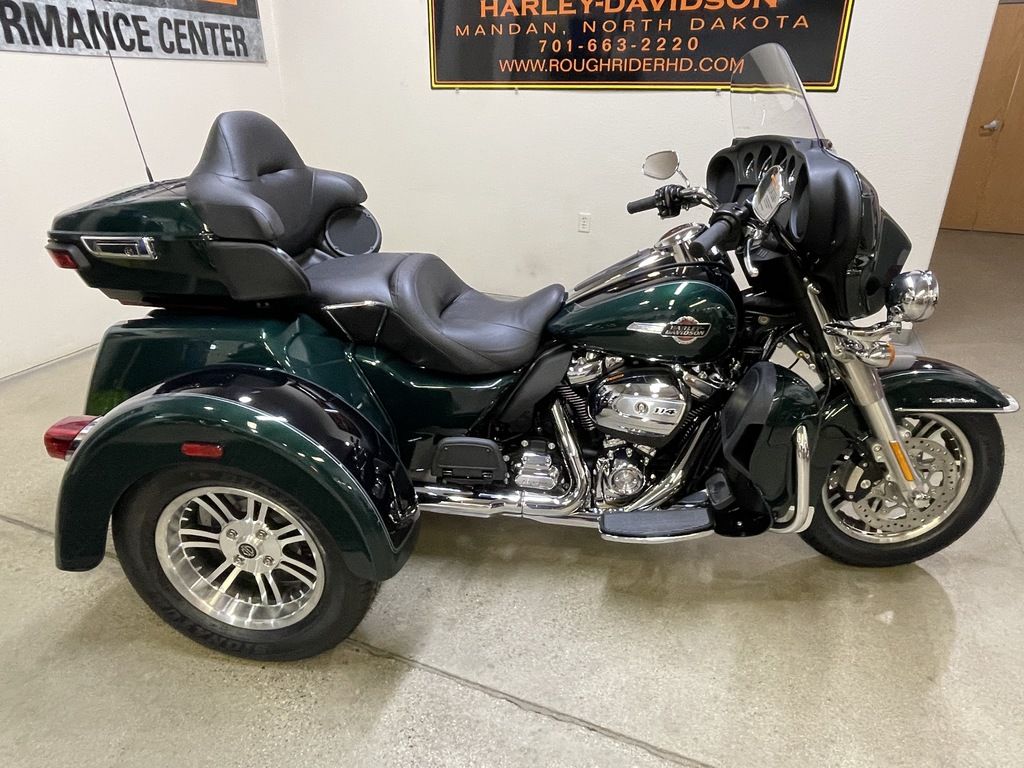2024 FLHTCUTG - Tri Glide Ultra  0161417 - Click for larger photo